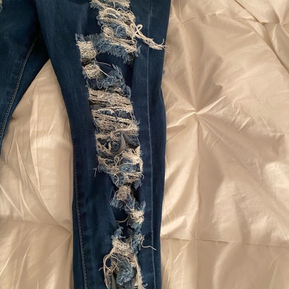 Fashion Nova Size 5 Super Ripped Jeans - Picture 5 of 11
